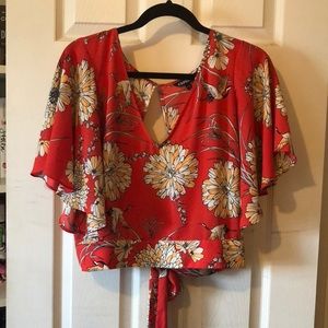 Cute Express crop shirt!